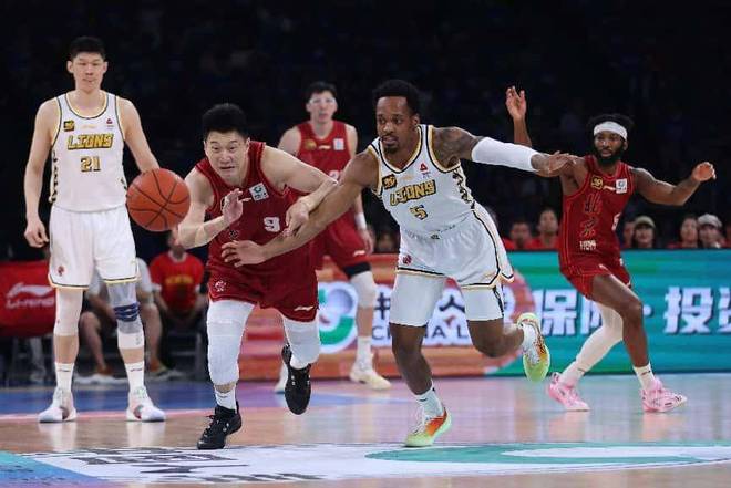 集结日体能课后;拉齐奥队长鼓劲备战CBA季后赛;震撼外界;细节决定成败(拉齐奥1998年主力阵容) 集结日体能课后;拉齐奥队长鼓劲备战CBA季后赛;震撼外界;细节决定成败(拉齐奥1998年主力阵容)