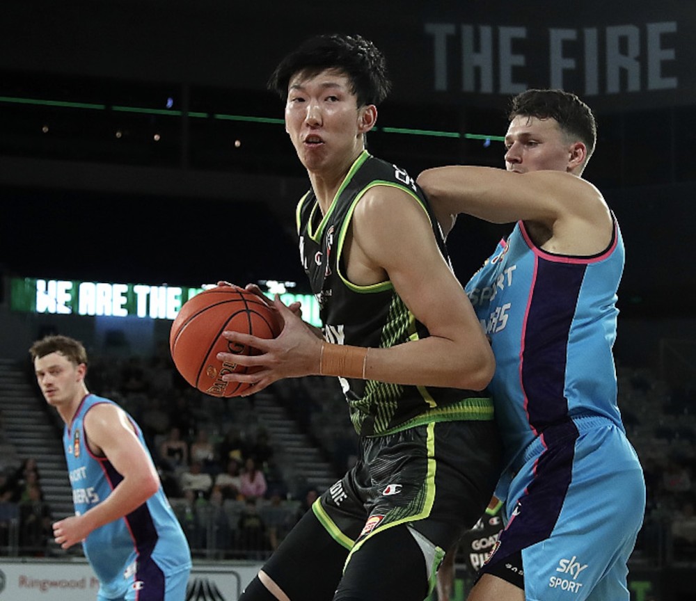 里尔训练开放日;今晨防线松动引欢呼;欧联在即;更衣室氛围转暖的简单介绍 里尔训练开放日;今晨防线松动引欢呼;欧联在即;更衣室氛围转暖的简单介绍